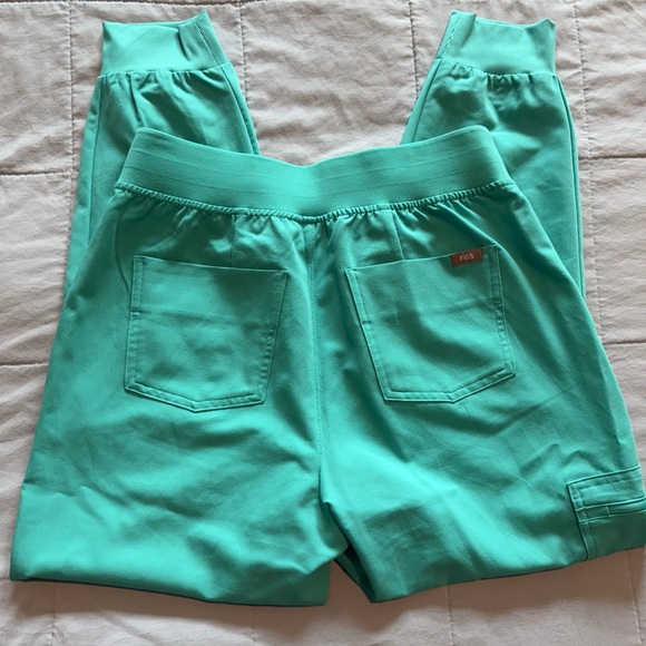 Figs Scrub Set - Picture 3 of 7